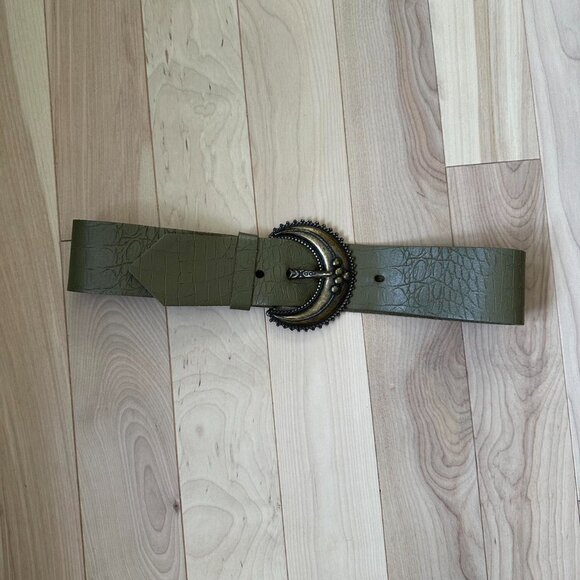 Textured Green Belt – Statement Crescent Buckle - Picture 6 of 8